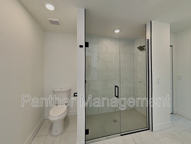 Foto del edificio - 220 NE 31st Terrace