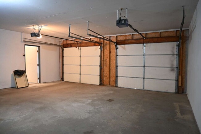 Building Photo - 3308 Echo Dells Ave