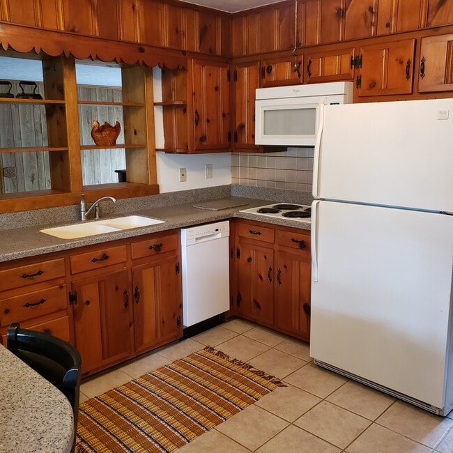 Kitchen - 9625 Town Hall Rd