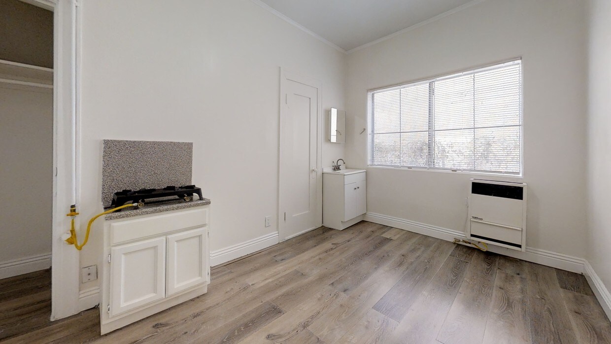 Foto principal - 647 W 18th St
