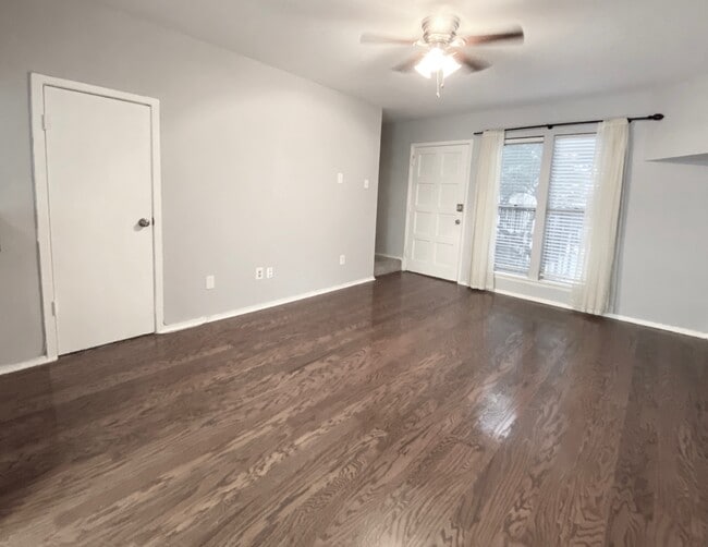 Living Area/Entrance - 4327 Holland Ave