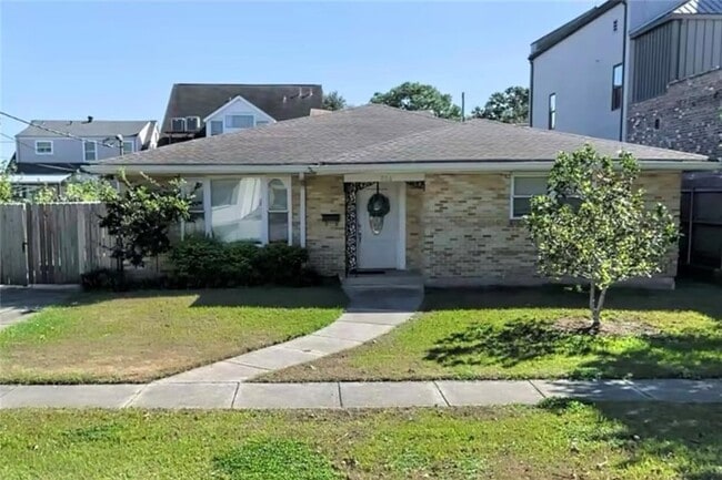 Photo - 226 Sharon Dr House