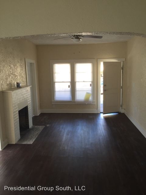 Building Photo - 806 Bentley St
