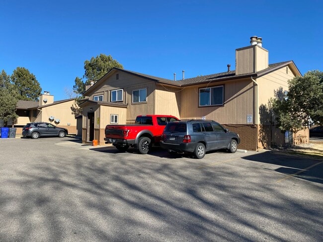 Building Photo - 127 W 45th St