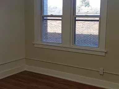 Building Photo - home in this upper unit