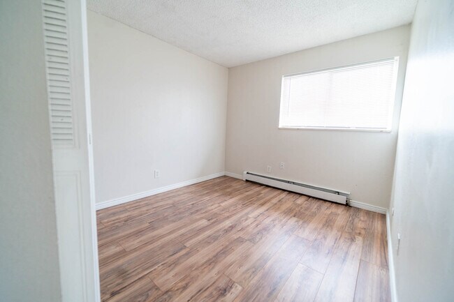 Foto del edificio - 4205 Loomis Ave