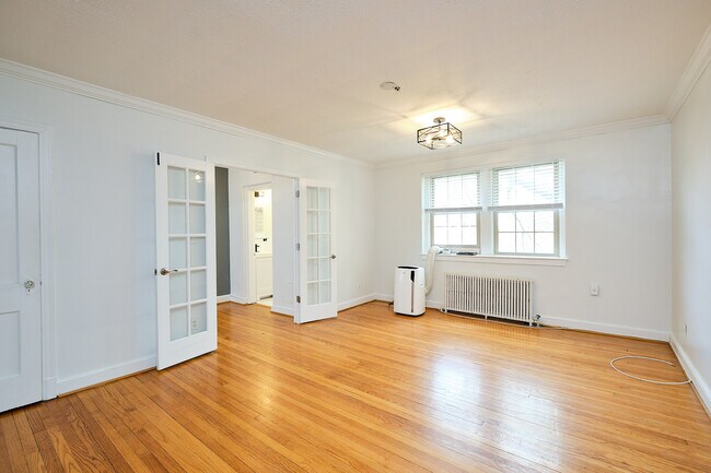 Foto del edificio - 3925 Davis Pl NW