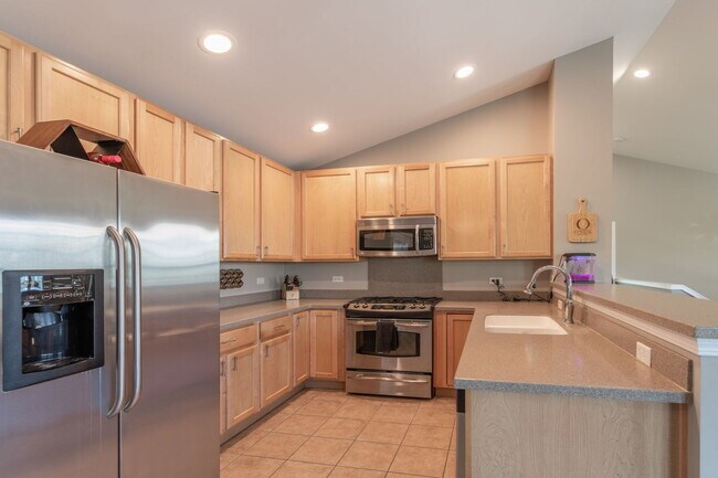 Foto del edificio - 472 Valentine Way