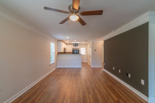 Building Photo - Charming End-Unit Townhome with Prime Loca...
