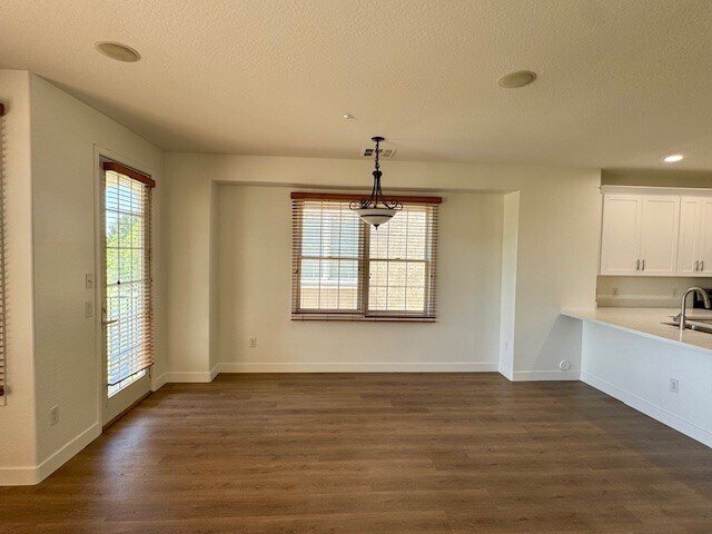 Building Photo - 3651 E Leslie Dr