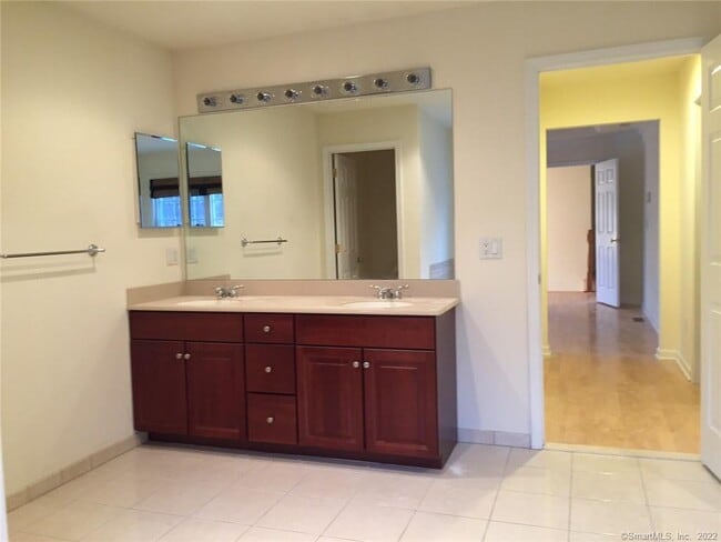 Building Photo - 30 Queens Peak