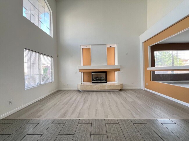 Building Photo - Fantastic two-story single-family house wi...