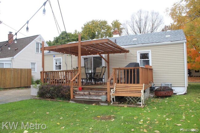 Building Photo - 1120 Amelia St