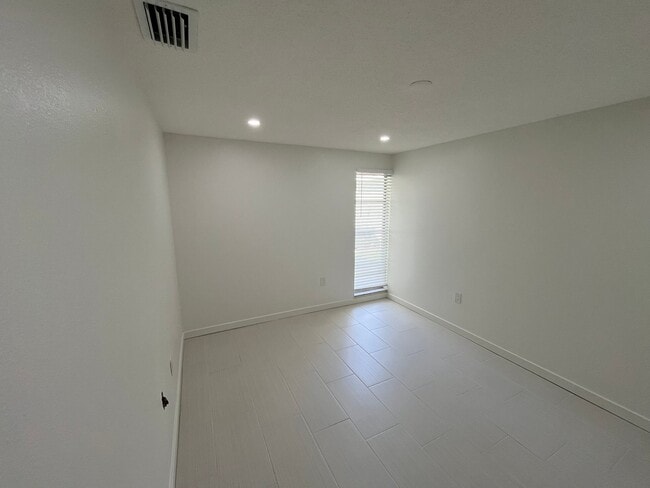 Foto del edificio - 1511 Suponic Ave