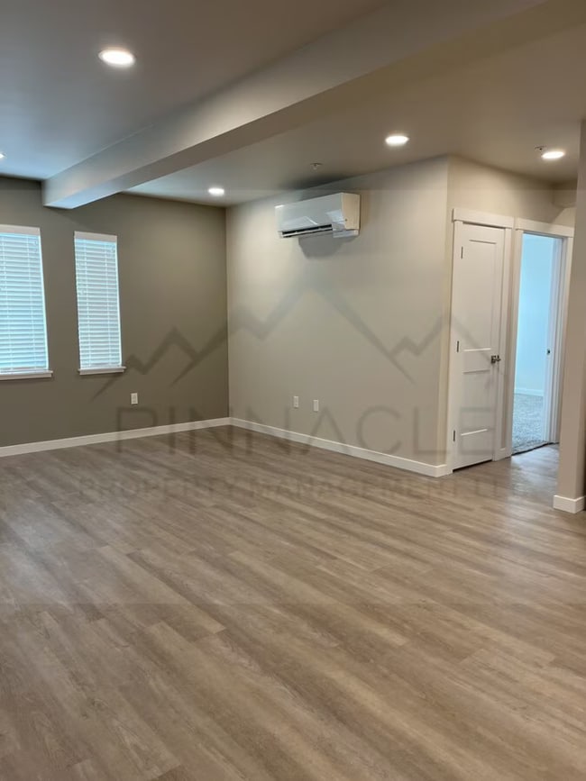 Foto del edificio - 1001 W Yakima Ave