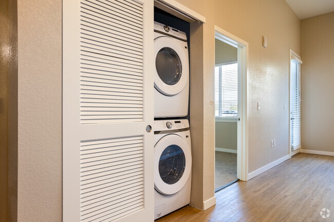 2BR, 2BA - 903SF - Crossing Pointe South Apartments