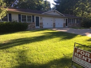 Building Photo - 9019 Saddle Horn Dr