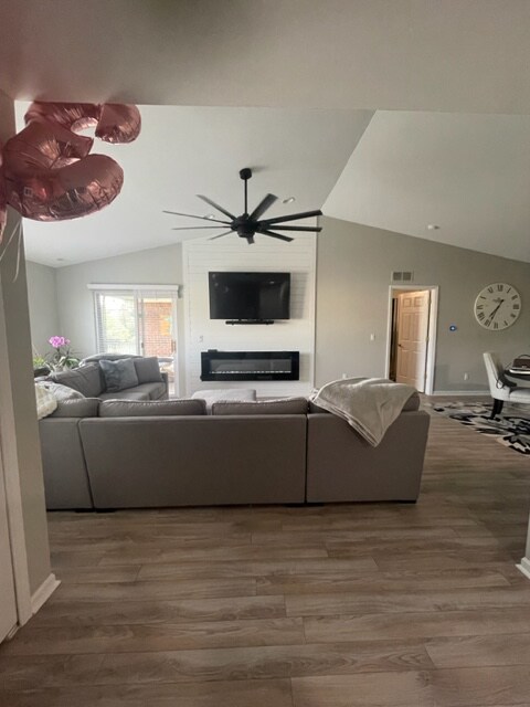 Foto principal - 16363 Chatham Dr