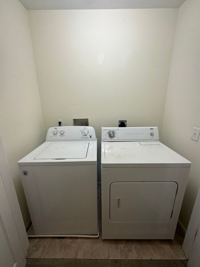 Foto del edificio - New Kent Townhomes