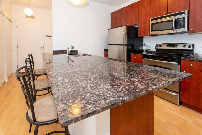 Foto del edificio - 565 W Quincy St