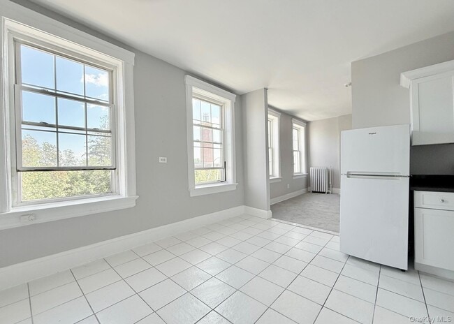 Building Photo - 132 W Boston Post Rd