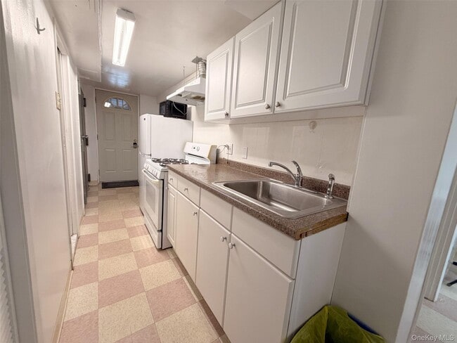 Building Photo - 153-20 77th Rd