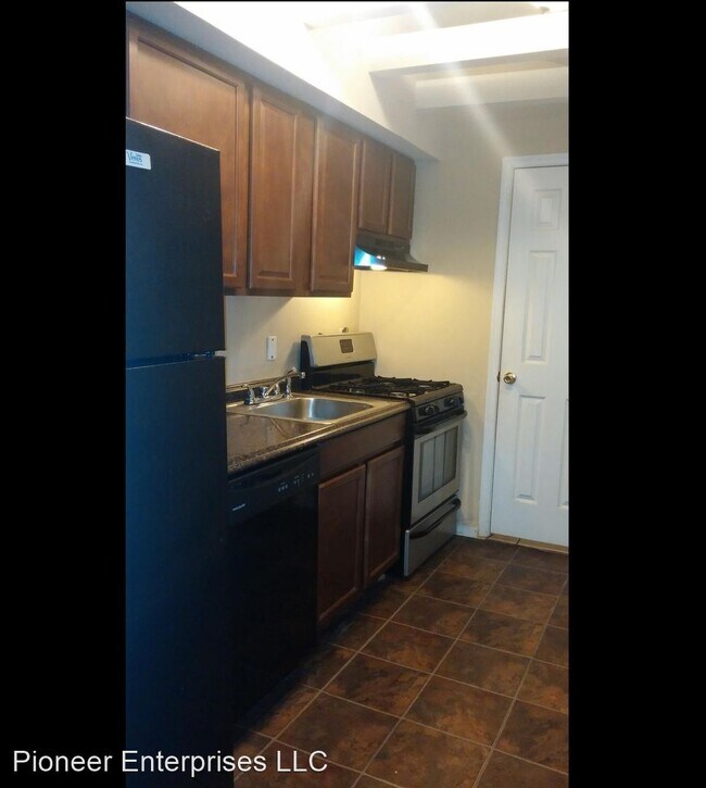 Building Photo - 3 br, 1.5 bath House - 1507 Bank St