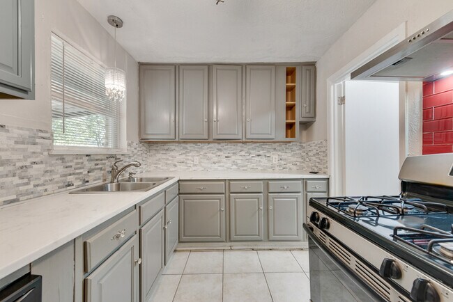 Foto del edificio - 3404 Gray Dr