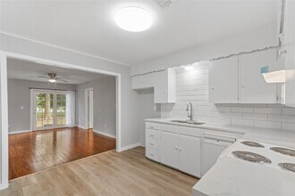 Building Photo - 615 Riveredge Dr