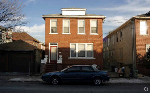 Primary Photo - 351 E 45th St
