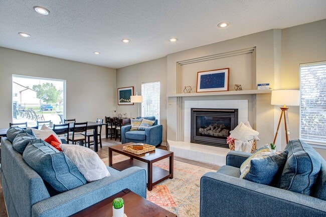 Building Photo - Deerfield Townhomes