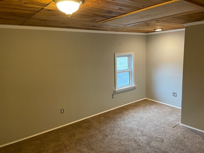 Building Photo - 55 Elm St