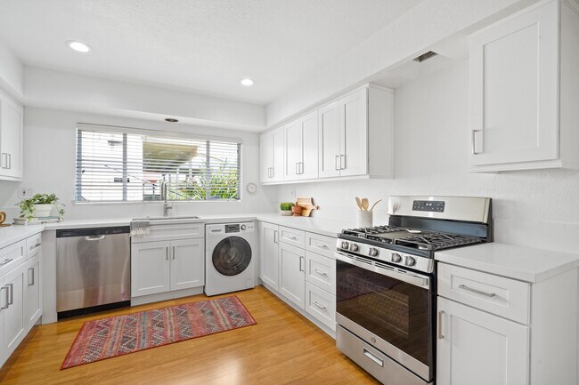 Foto del edificio - 1742 Redesdale Ave