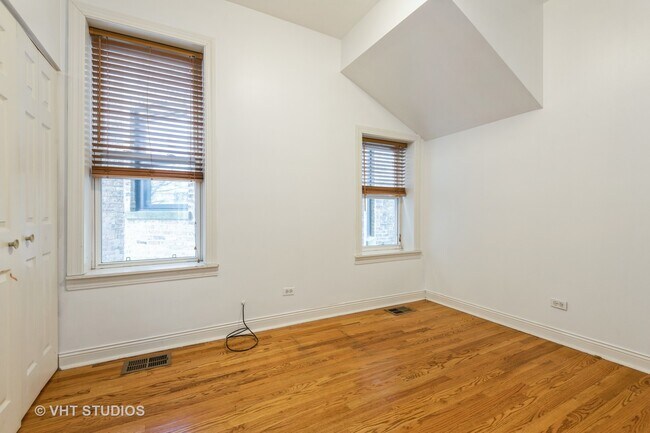 Foto del edificio - 4216 N Winchester Ave