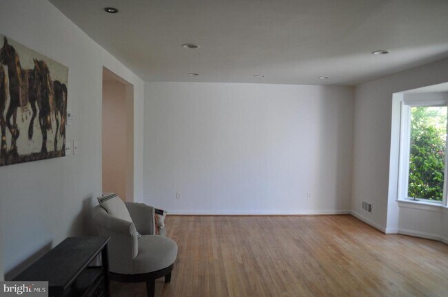 Foto del edificio - 6000 Greentree Rd