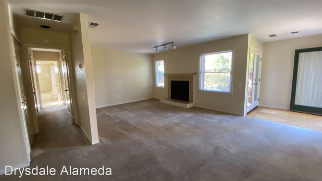 Building Photo - 1 br, 1 bath House - 405 Centre Ct