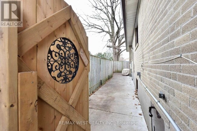 Building Photo - 45 Wildlark Dr