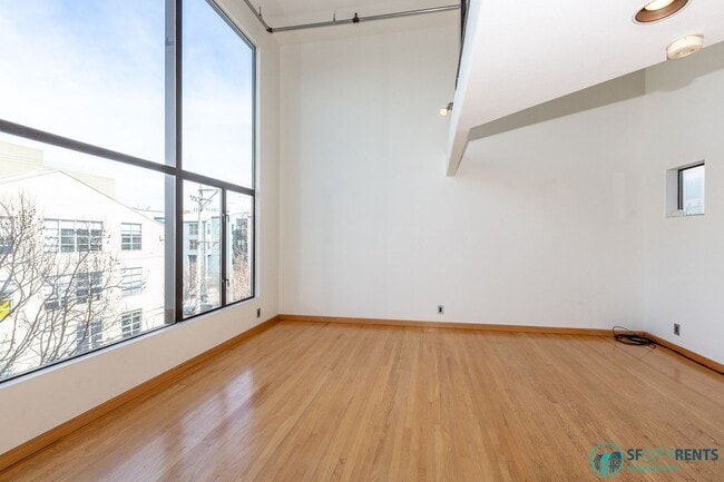 Building Photo - Mission District: Top Floor Loft w/ Roof Deck, Parking & W/D in unit