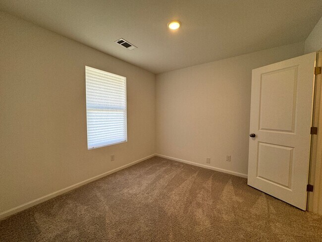 Foto del edificio - 3 BR 2Ba Brand New with All Appliances! In...