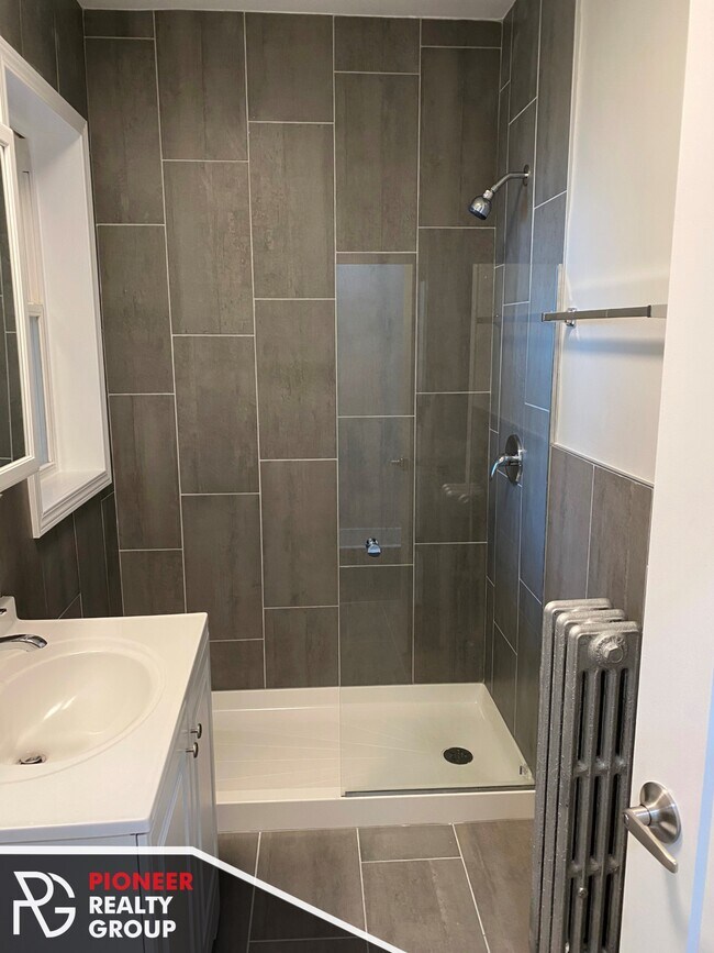 Foto del edificio - 4655 N Manor Ave