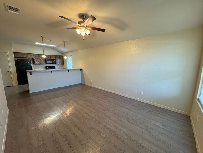 Foto del edificio - 5804 Rustler Dr