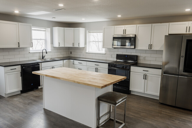 Gorgeous bright kitchen with oversized island - 435 N 2190 Rd