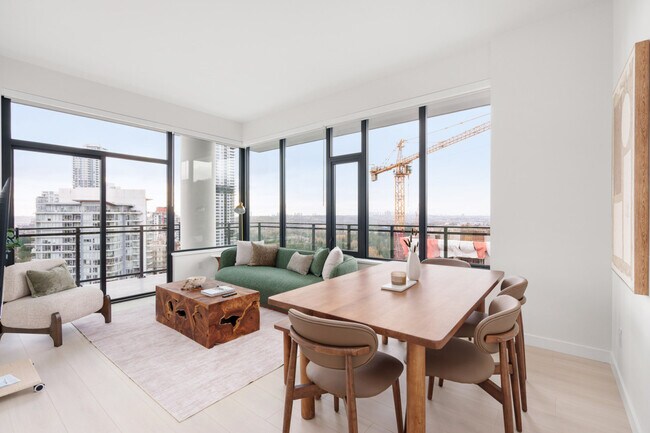 Building Photo - 626 Claremont St