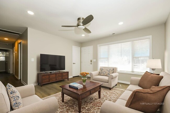 Photo - 3 bed / 2 bath ~ West Ashley Area, Move-in... House