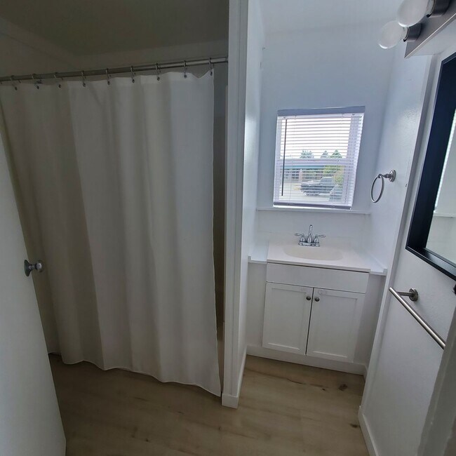 Foto del edificio - 2 Bedroom, 1 Bathroom Home with a Den for ...