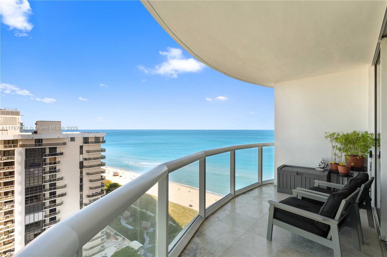 Foto principal - 6365 Collins Ave