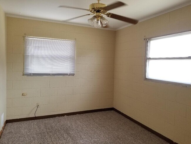 Foto del edificio - 322 W Mathews Ave