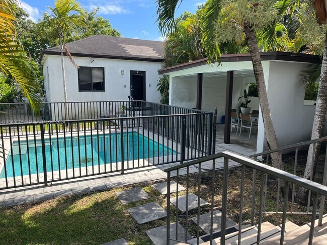 Foto del edificio - 920 SW 9th St