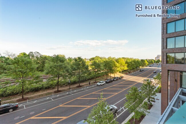Foto del edificio - 3030 Potomac Ave