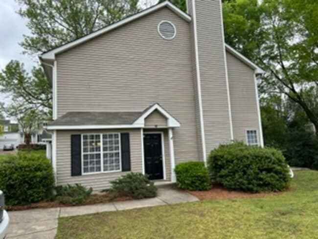 Building Photo - 826 Selwyn Place Rd